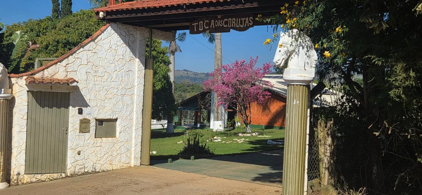 Portão e acesso da Toca das Corujas