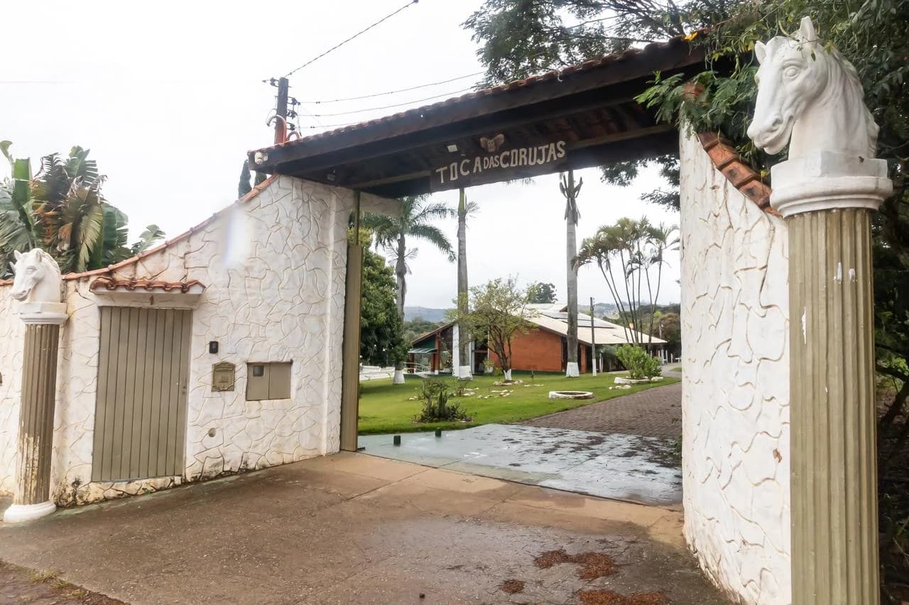 Mais um ângulo da entrada da Toca das Corujas